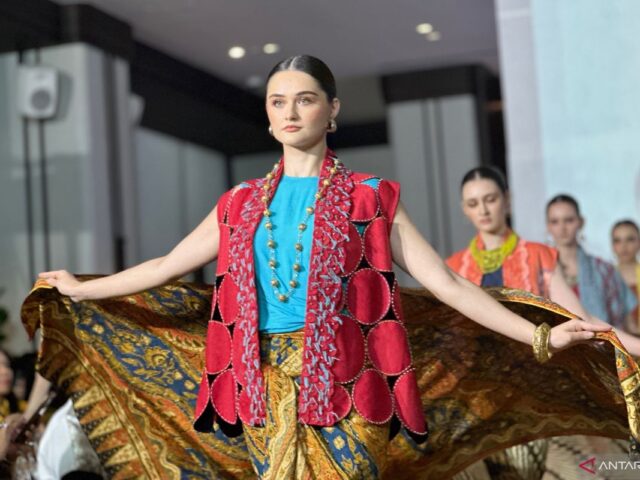 Batik Danar Hadi kenalkan koleksi Sekar Arumdati untuk Idul Fitri