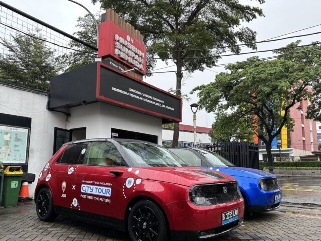 Honda gelar tur keliling Jakarta Pusat naik mobil listrik