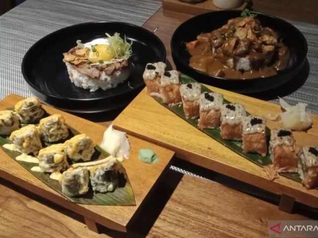 Menyantap hidangan khas Jepang di restoran Sansho Hotel Kimaya Slipi