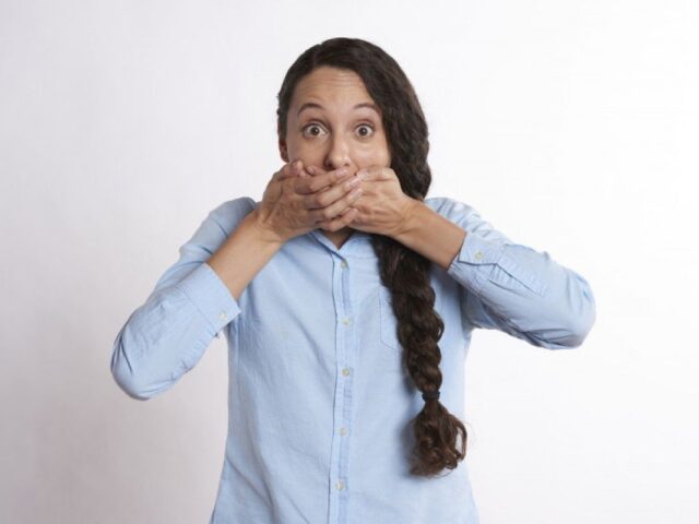 4 hal penyebab bau mulut meskipun sudah menyikat gigi