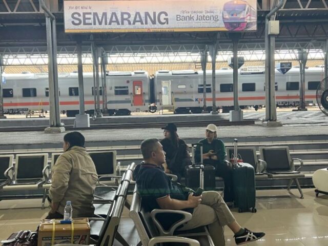 Jadwal keberangkatan kereta api dari Semarang ke Surabaya