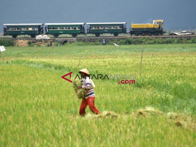 Sejarah kereta api Indonesia, dari masa kolonial hingga sekarang