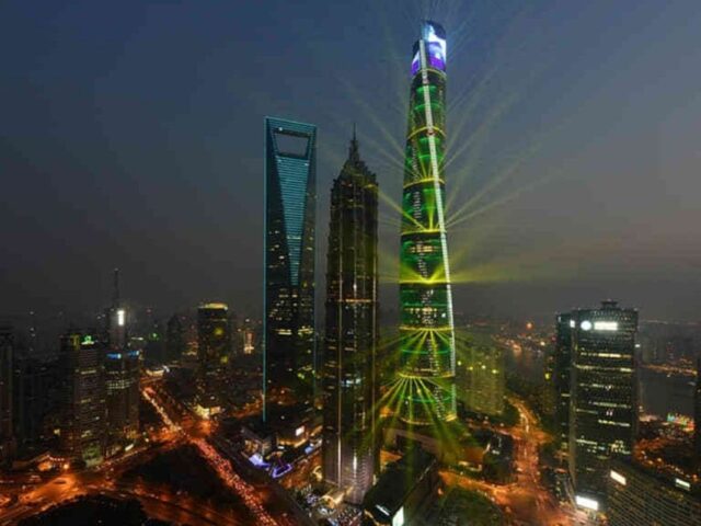 Shanghai Tower, gedung tertinggi ketiga di dunia yang berbentuk spiral