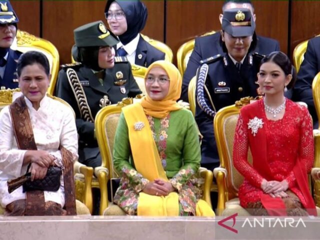 Kebaya “Merah Putih” Selvi Ananda dan Iriana simbolkan cinta Indonesia