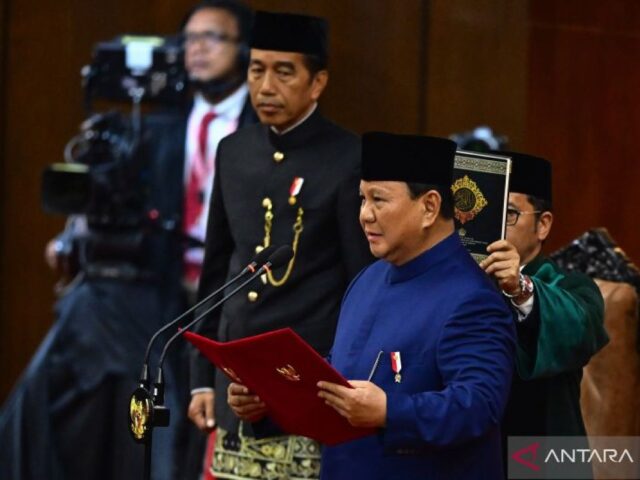 Makna balutan busana adat Ujung Serong di pelantikan Prabowo-Gibran