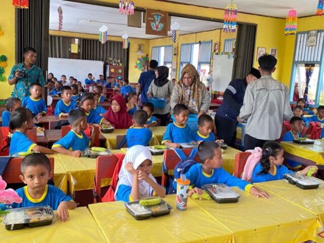 Sebaiknya orang tua dan sekolah proaktif soal gizi anak