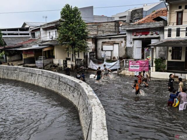 Kebiasaan ini dapat cegah anak jatuh sakit saat musim hujan